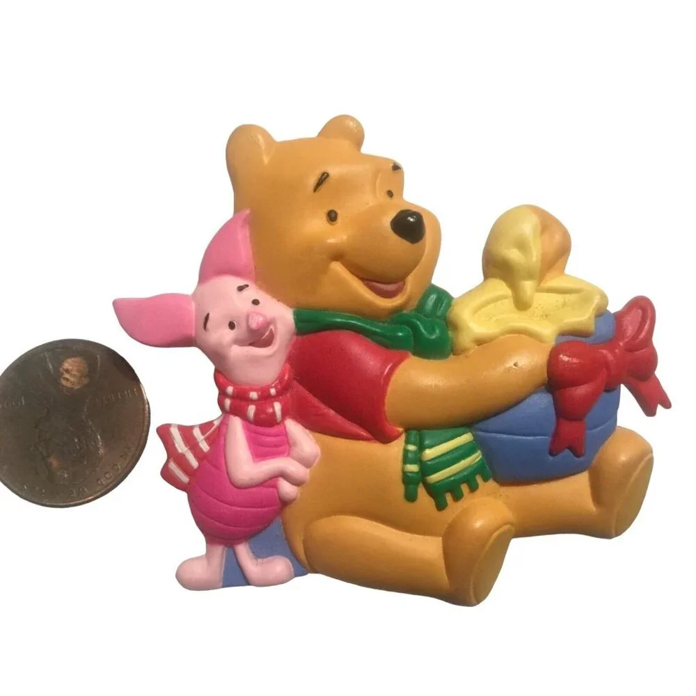 Hallmark Disney Winnie the Pooh and Piglet Christmas Lapel Pin - Picture 9 of 10